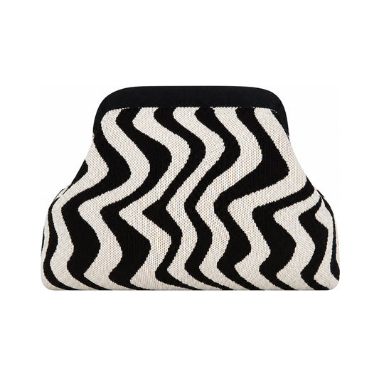 Knitty – The Snap-Shut Makeup Bag