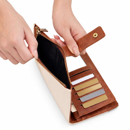 Cardy – The Holds-Everything Wristlet Wallet