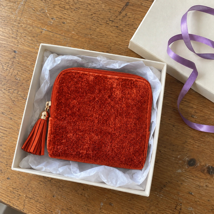 IT COMES IN A BOX YOU DON'T HAVE TO WRAP